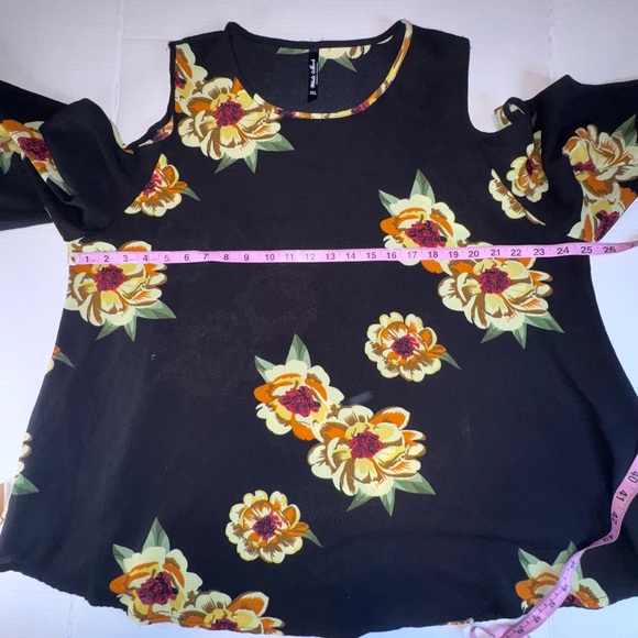 White Mark Black Floral Cold Shoulder Top – Size 3XL - Picture 8 of 10